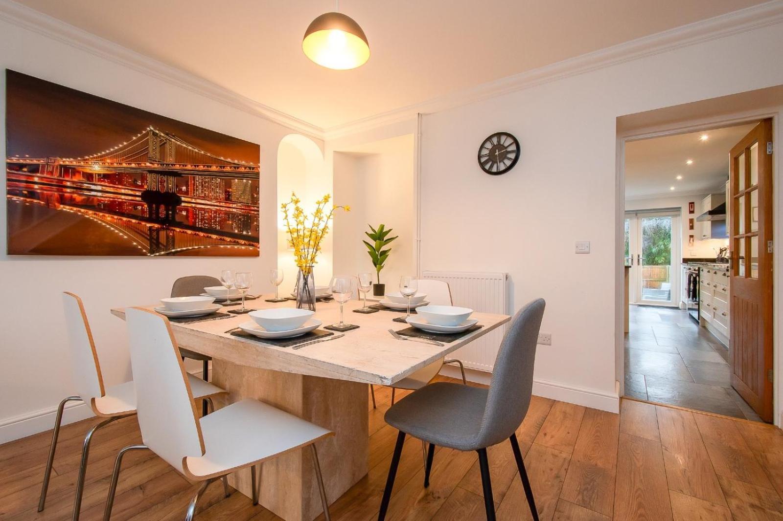 Casa One Hundred - A Beautiful 4 Bed House On The Beach Front Swansea Exterior photo