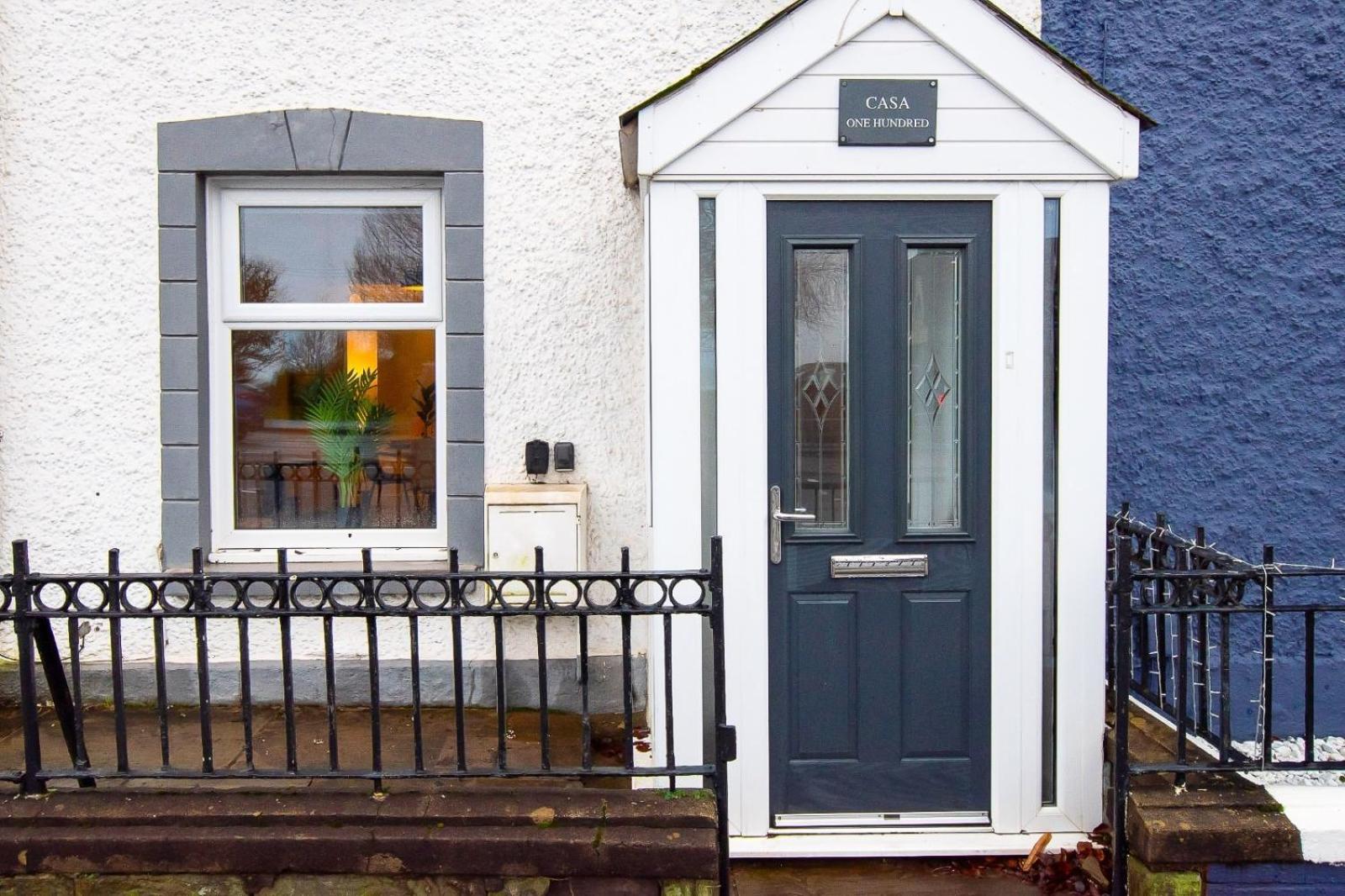 Casa One Hundred - A Beautiful 4 Bed House On The Beach Front Swansea Exterior photo