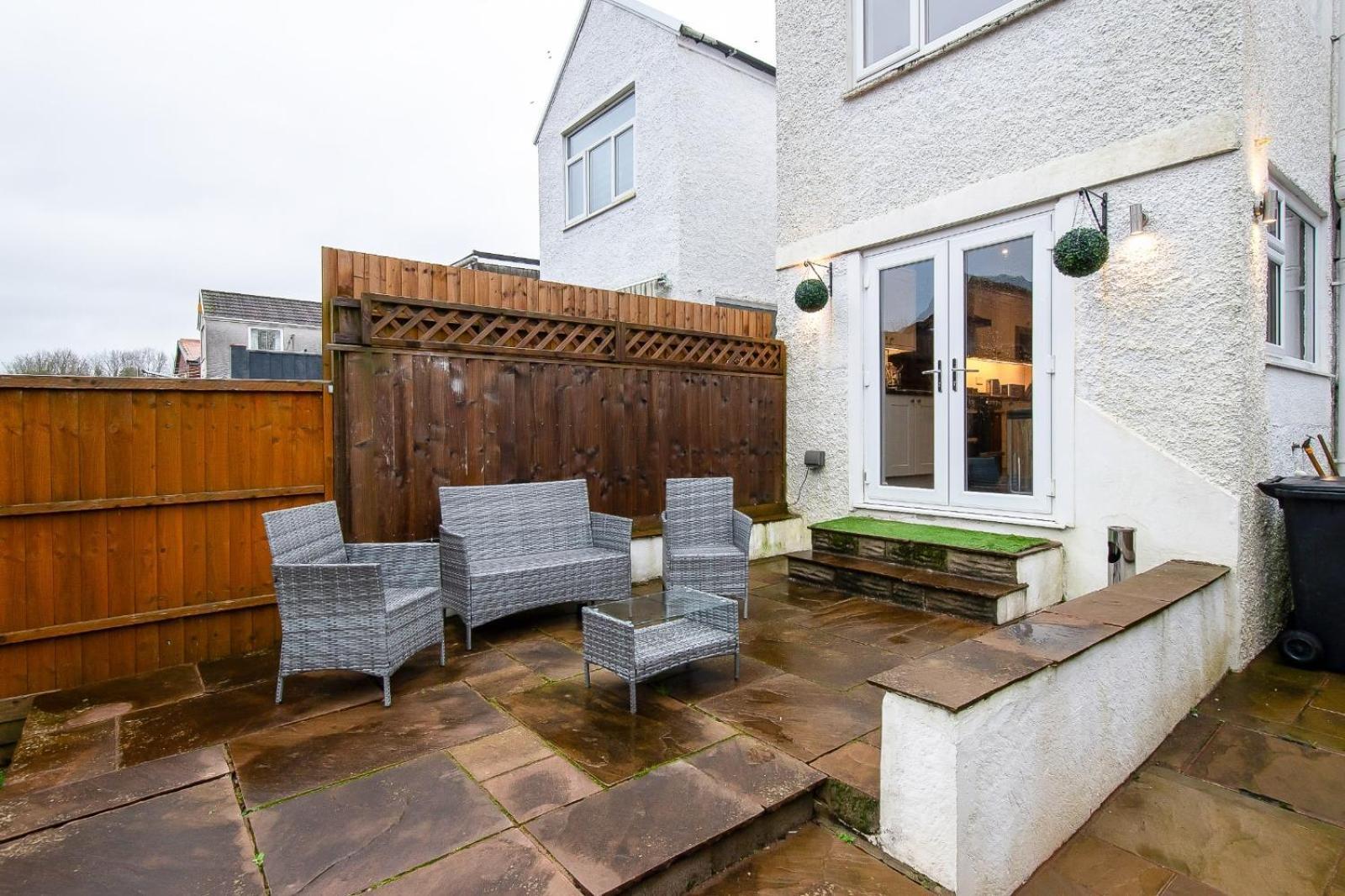 Casa One Hundred - A Beautiful 4 Bed House On The Beach Front Swansea Exterior photo