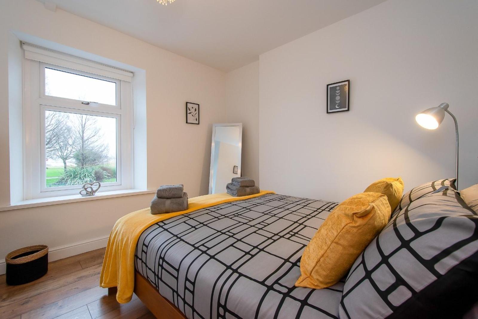 Casa One Hundred - A Beautiful 4 Bed House On The Beach Front Swansea Exterior photo