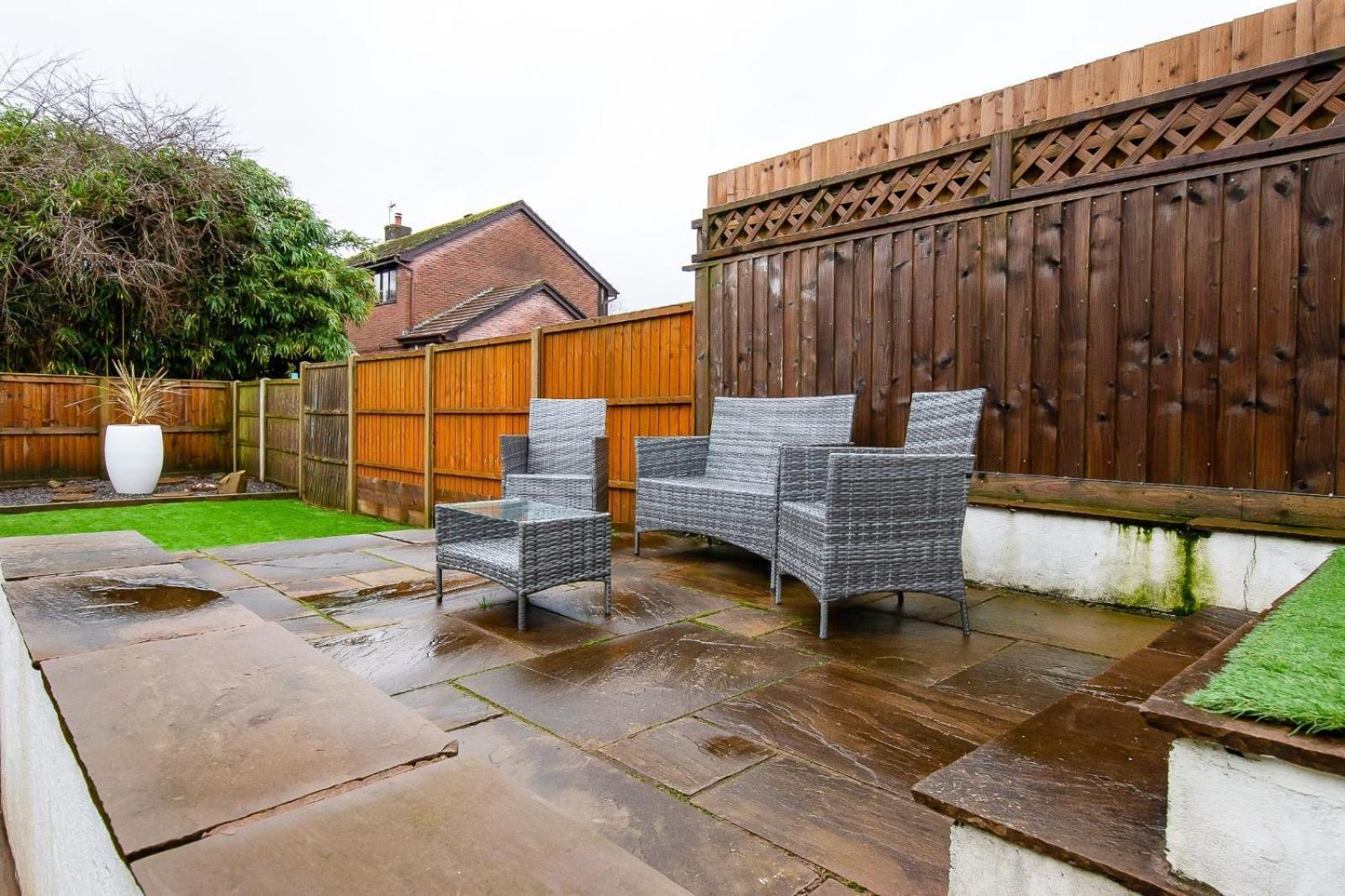 Casa One Hundred - A Beautiful 4 Bed House On The Beach Front Swansea Exterior photo