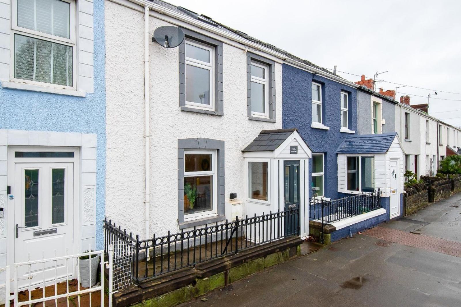 Casa One Hundred - A Beautiful 4 Bed House On The Beach Front Swansea Exterior photo