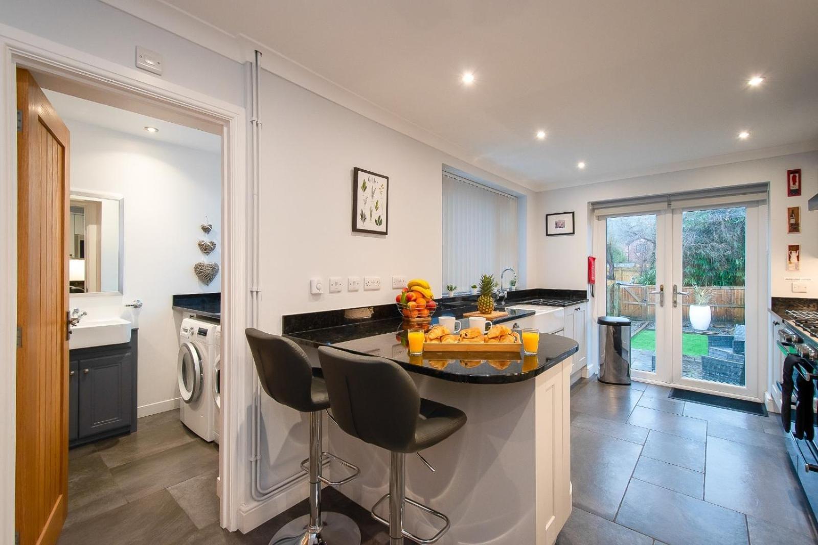Casa One Hundred - A Beautiful 4 Bed House On The Beach Front Swansea Exterior photo