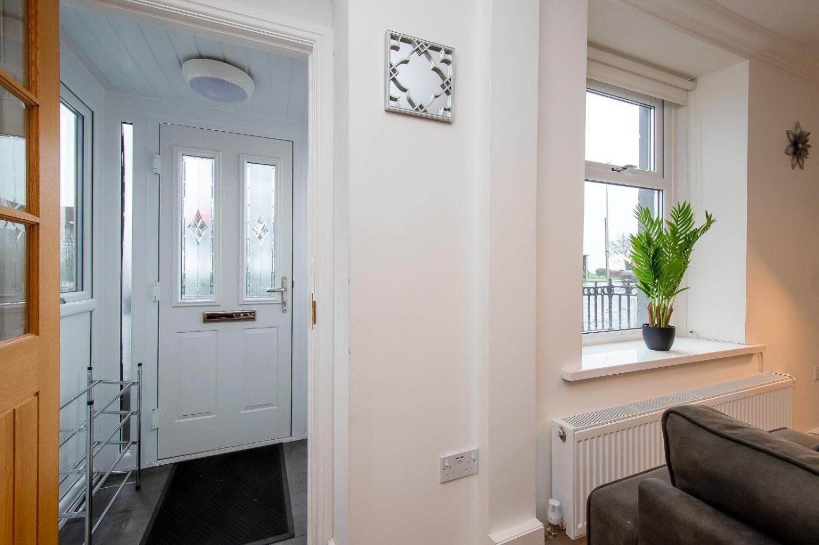 Casa One Hundred - A Beautiful 4 Bed House On The Beach Front Swansea Exterior photo