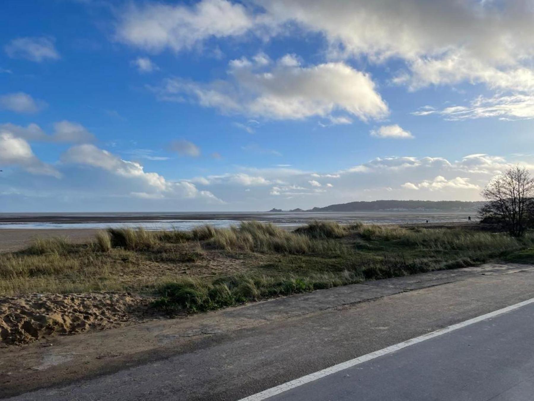 Casa One Hundred - A Beautiful 4 Bed House On The Beach Front Swansea Exterior photo