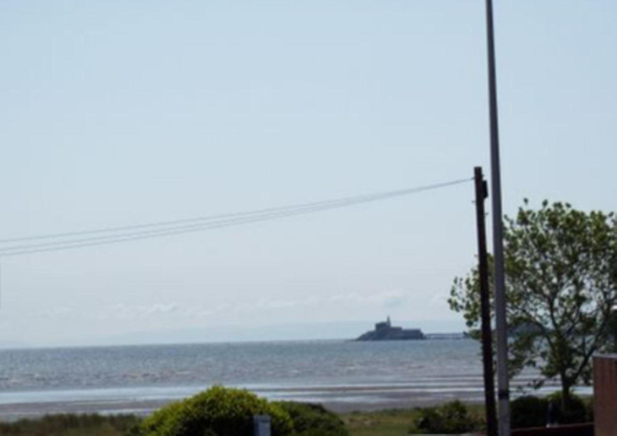 Casa One Hundred - A Beautiful 4 Bed House On The Beach Front Swansea Room photo